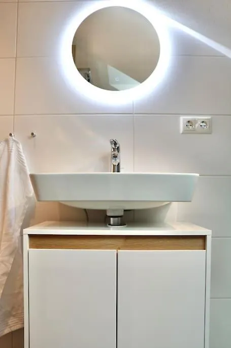 Apartamento Moderne Dg-Wohnung Im Guenztal Krumbach  Alemania